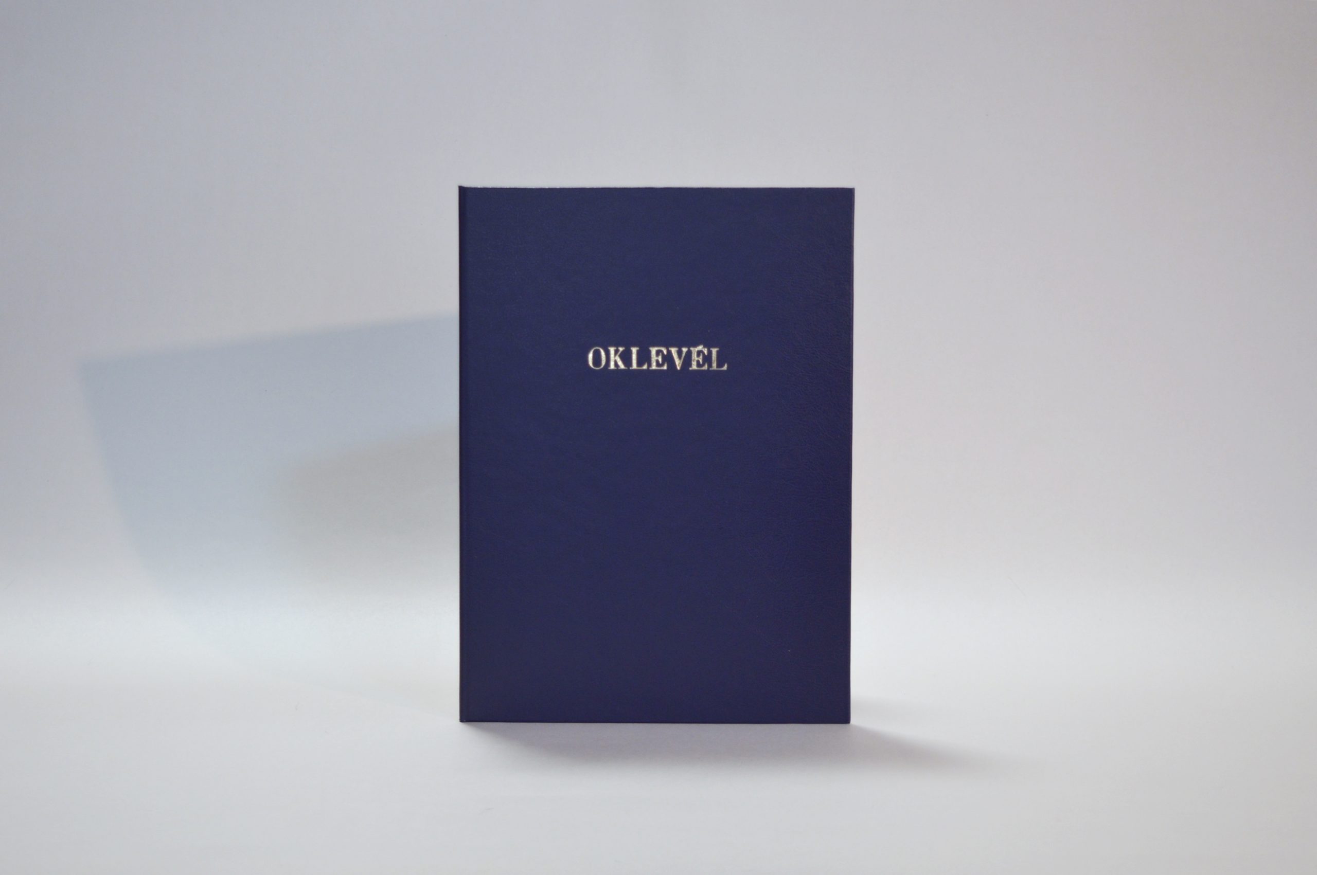 Oklevéltartó - OKLEVÉL felirattal (kék) - műbőr kötészeti anyaggal