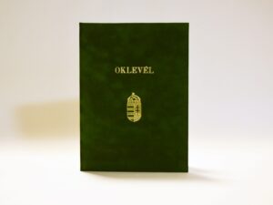 Oklevéltartó – Zöld velúr, oklevél felirattal + címerrel