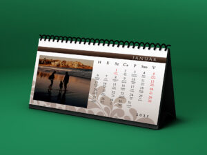 Asztali naptár (barna hátterű) 2025